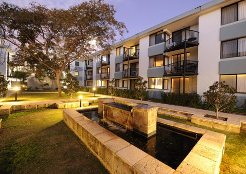Lodestar Waterside Apartments - Holiday Cairns 3