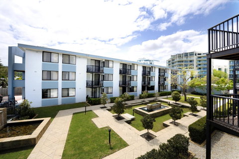Lodestar Waterside Apartments - Holiday Cairns 13