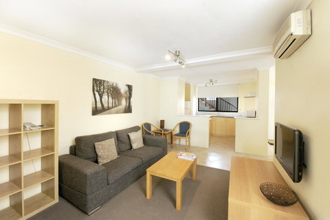 Lodestar Waterside Apartments - Holiday Cairns 30