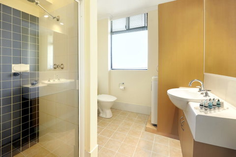 Lodestar Waterside Apartments - Holiday Cairns 38
