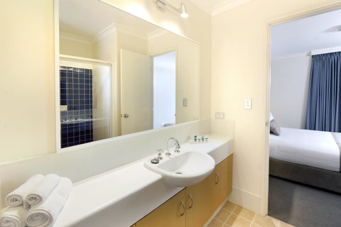 Lodestar Waterside Apartments - Holiday Cairns 16
