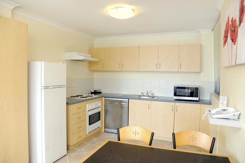 Lodestar Waterside Apartments - Holiday Cairns 18