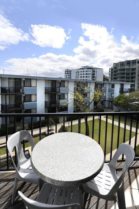 Lodestar Waterside Apartments - Holiday Cairns 4