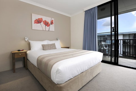 Lodestar Waterside Apartments - Holiday Cairns 6