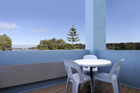 Lodestar Waterside Apartments - Holiday Cairns 20