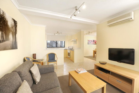 Lodestar Waterside Apartments - Holiday Cairns 26