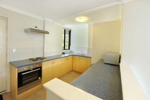Lodestar Waterside Apartments - Holiday Cairns 1