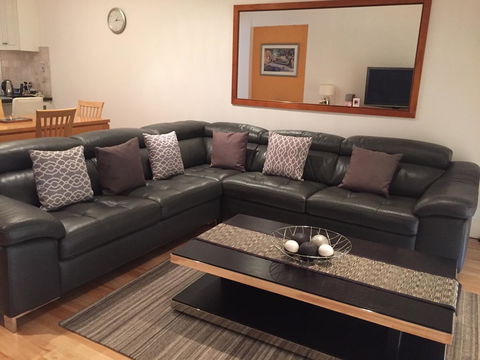 West End District Apartments - Holiday Cairns 1