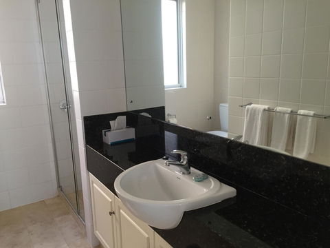 West End District Apartments - Holiday Cairns 12