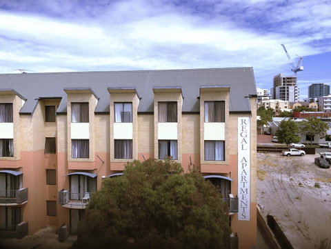 Regal Apartments - Holiday Cairns 2