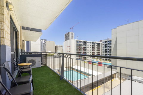 Oversized Eastend Sleeps 6 Free PARKING+POOL WIFI - Holiday Cairns 22
