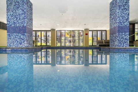 Oversized Eastend Sleeps 6 Free PARKING+POOL WIFI - Holiday Cairns 43