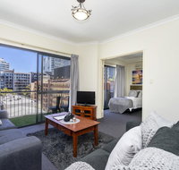 Oversized Eastend sleeps 6 Free PARKINGPOOL WIFI - Holiday Cairns
