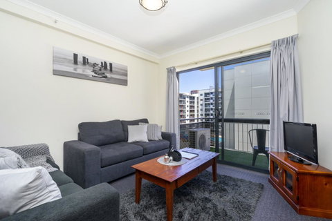 Oversized Eastend Sleeps 6 Free PARKING+POOL WIFI - Holiday Cairns 6