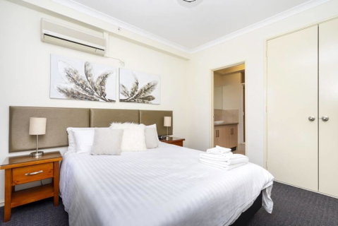 Oversized Eastend Sleeps 6 Free PARKING+POOL WIFI - Holiday Cairns 34