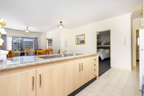 Oversized Eastend Sleeps 6 Free PARKING+POOL WIFI - Holiday Cairns 39