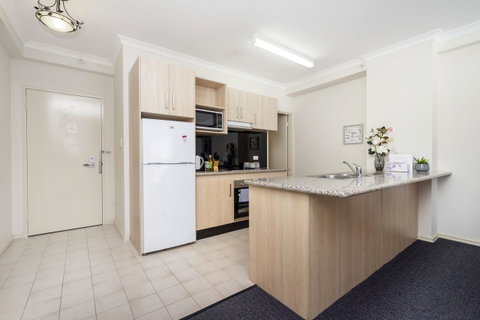 Oversized Eastend Sleeps 6 Free PARKING+POOL WIFI - Holiday Cairns 10