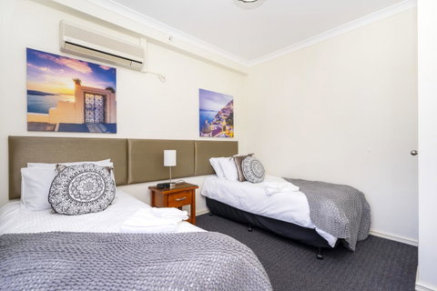 Oversized Eastend Sleeps 6 Free PARKING+POOL WIFI - Holiday Cairns 19