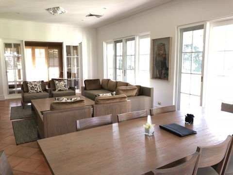 Caves Road Guest Houses - Holiday Cairns 16