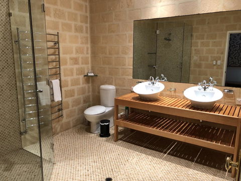 Caves Road Guest Houses - Holiday Cairns 17