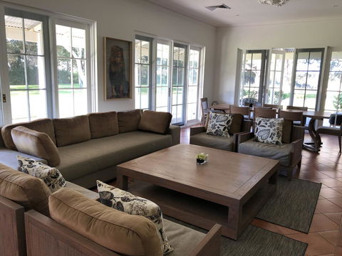 Caves Road Guest Houses - Holiday Cairns 18