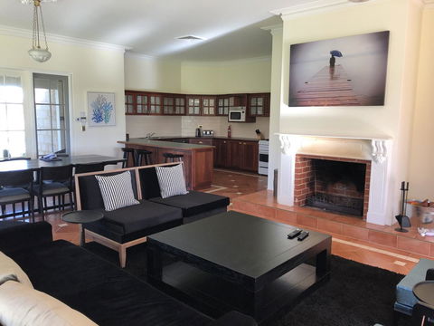 Caves Road Guest Houses - Holiday Cairns 8