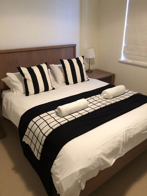 Caves Road Guest Houses - Holiday Cairns 1