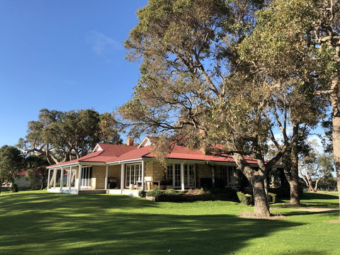 Caves Road Guest Houses - Holiday Cairns 4