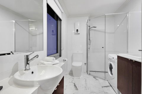 Attika Hotel - Holiday Cairns 21