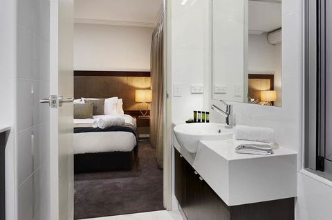 Attika Hotel - Holiday Cairns 4