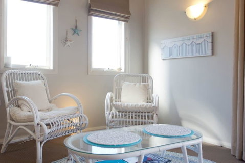 Fremantle Local Beach Studio - Holiday Cairns 15
