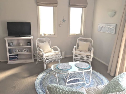 Fremantle Local Beach Studio - Holiday Cairns 6