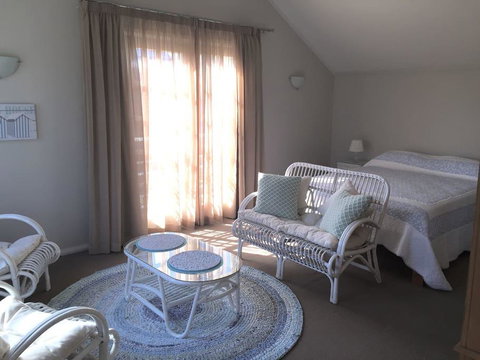 Fremantle Local Beach Studio - Holiday Cairns 25