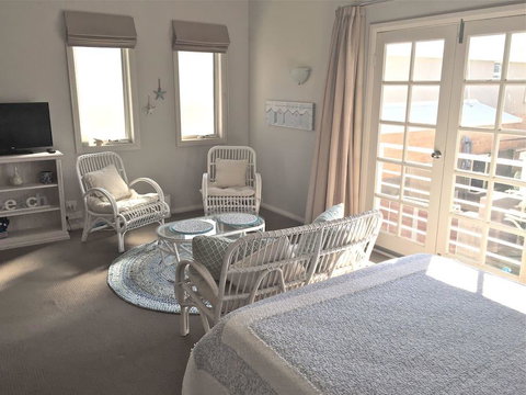 Fremantle Local Beach Studio - Holiday Cairns 3