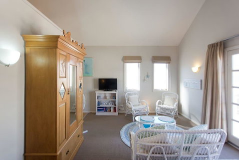Fremantle Local Beach Studio - Holiday Cairns 2