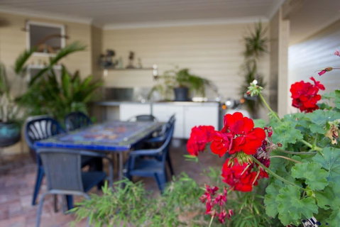 Fremantle Local Beach Studio - Holiday Cairns 4