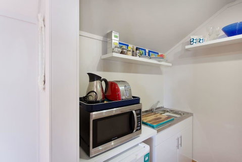 Fremantle Local Beach Studio - Holiday Cairns 12
