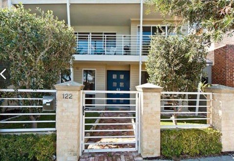 Fremantle Local Beach Studio - Holiday Cairns 1