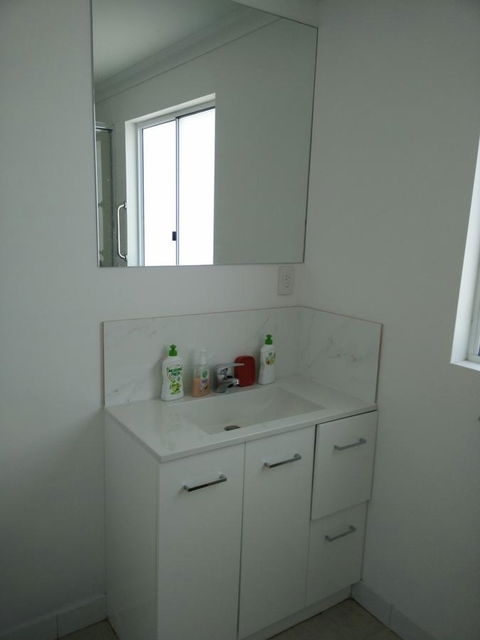 DIANELLA Budget Rooms Happy Place To Stay - Holiday Cairns 11