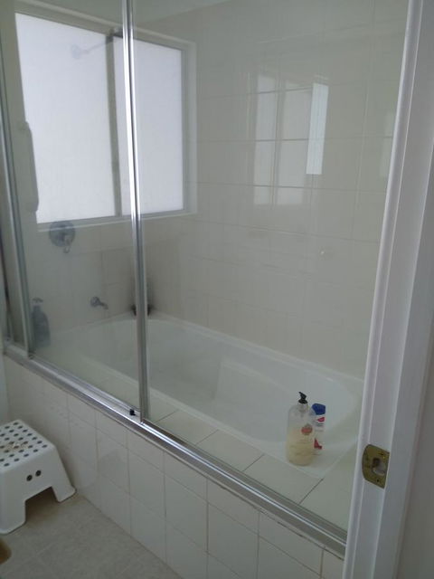 DIANELLA Budget Rooms Happy Place To Stay - Holiday Cairns 37