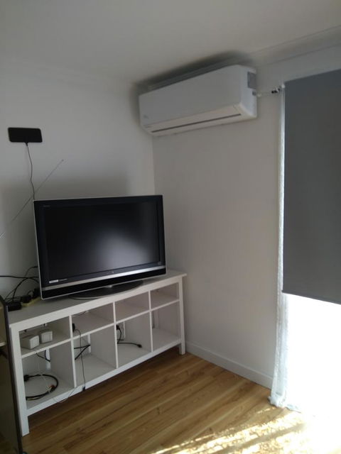DIANELLA Budget Rooms Happy Place To Stay - Holiday Cairns 32