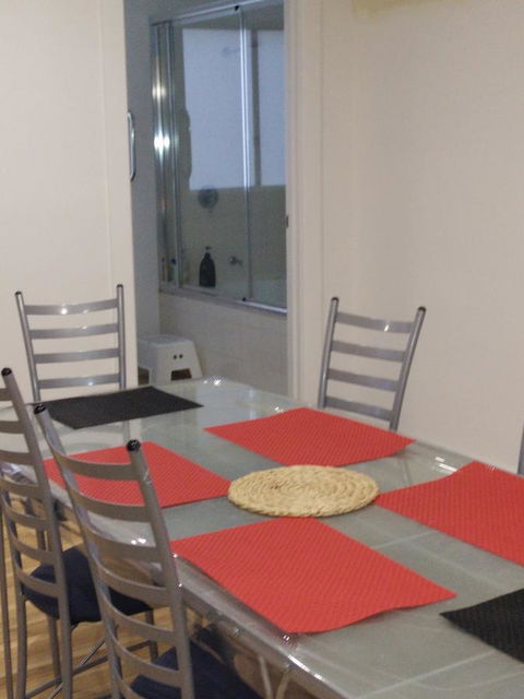 DIANELLA Budget Rooms Happy Place To Stay - Holiday Cairns 27