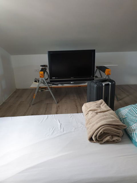 DIANELLA Budget Rooms Happy Place To Stay - Holiday Cairns 6