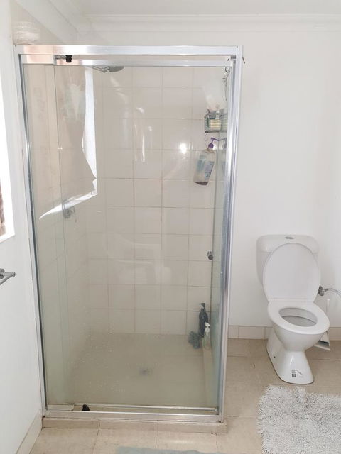 DIANELLA Budget Rooms Happy Place To Stay - Holiday Cairns 12