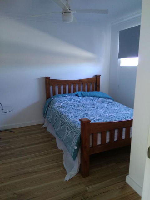 DIANELLA Budget Rooms Happy Place To Stay - Holiday Cairns 15
