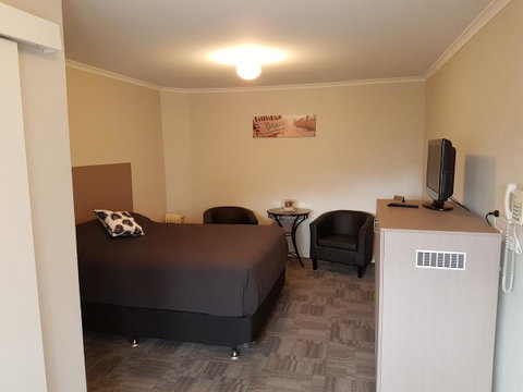 Mandurah Foreshore Motel - Holiday Cairns 8