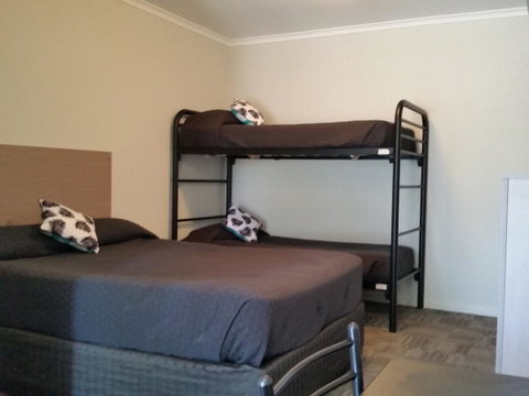 Mandurah Foreshore Motel - Holiday Cairns 11