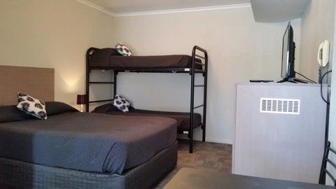 Mandurah Foreshore Motel - Holiday Cairns 1