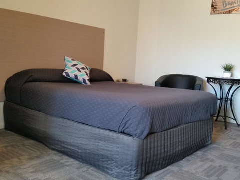 Mandurah Foreshore Motel - Holiday Cairns 2