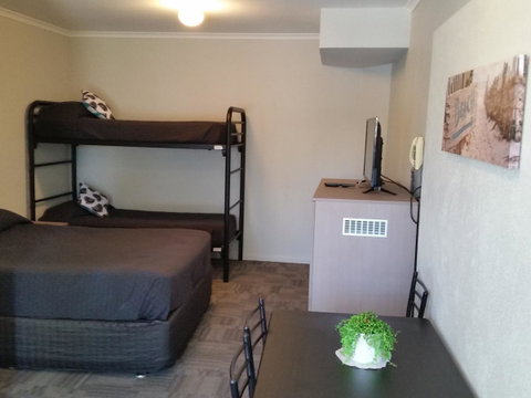 Mandurah Foreshore Motel - Holiday Cairns 12